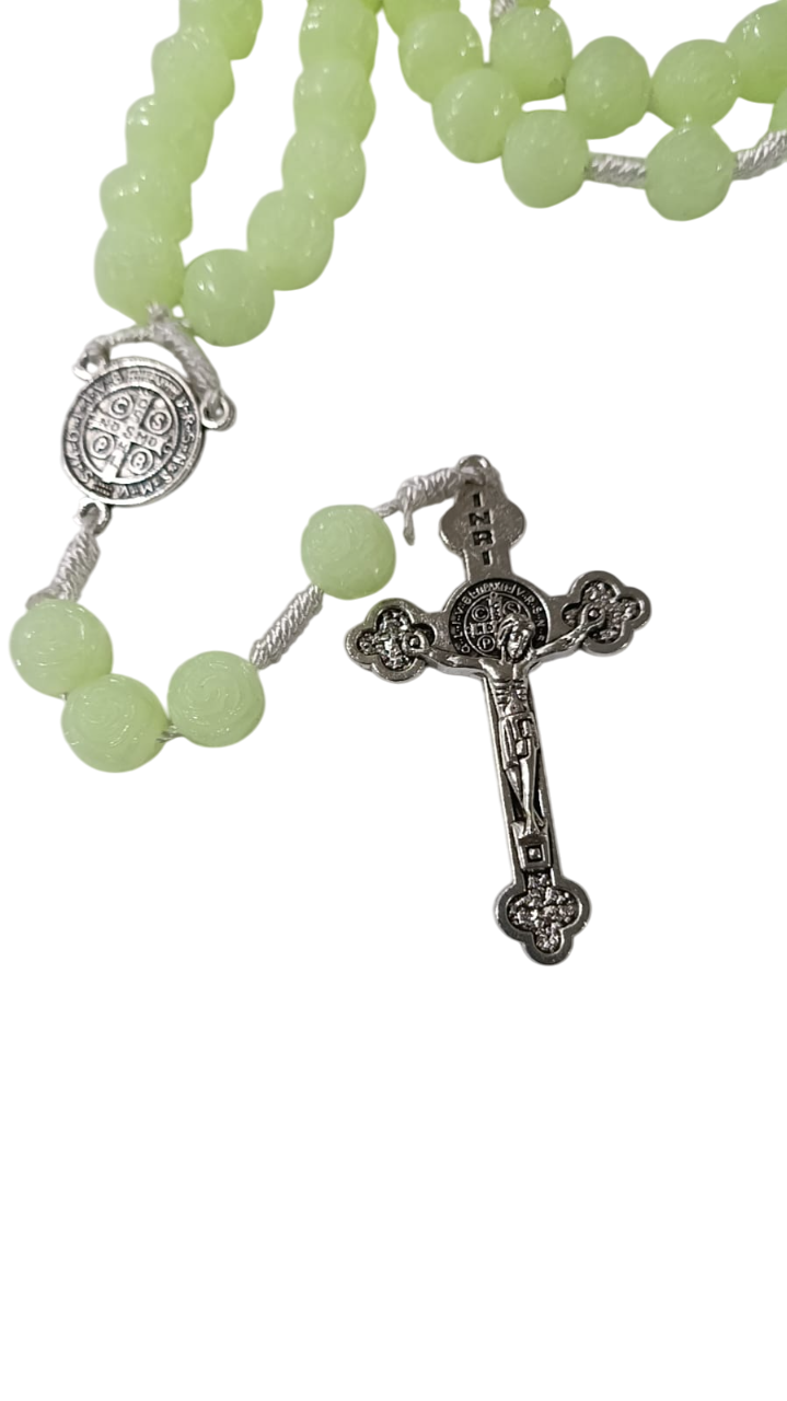 Terço Fluorescentes Rosa Plástico São Bento 48cm - Imagem 2